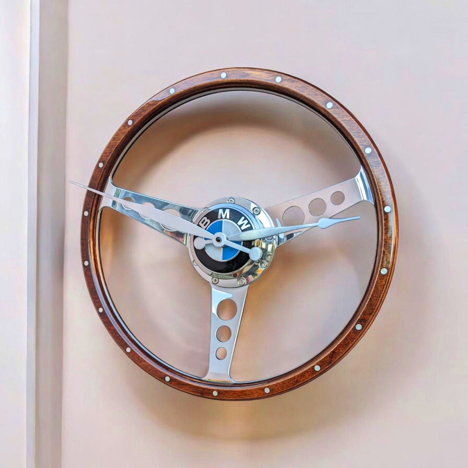 BMW themed, Classic car polished wooden steering wheel clock. – Vyconic