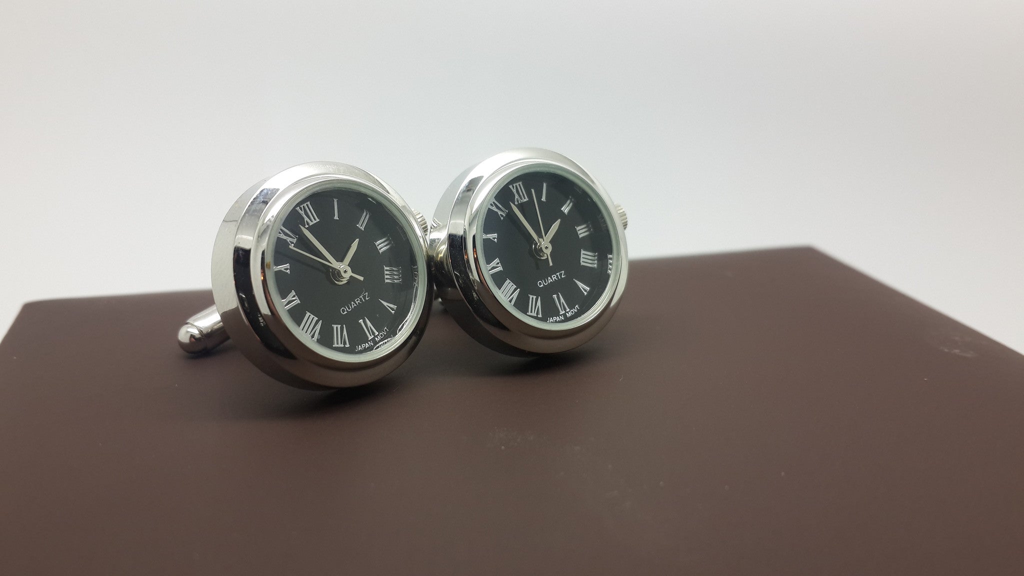Clockwork Cufflinks With working Roman numeral clock face – Vyconic