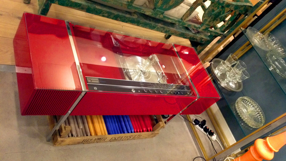 Ultra Coffee Table / Ipod state of the art music player. Radiogram