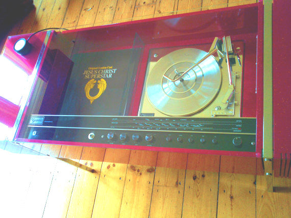 Ultra Coffee Table / Ipod state of the art music player. Radiogram